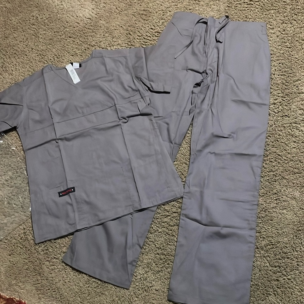 NWTs Ladies Melrose by May-Hill Uniforms Two piece grey scrub set Sz Small